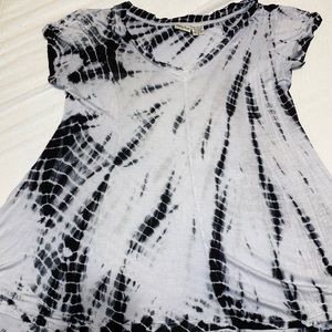 Raya sun black and white tie dye size small
